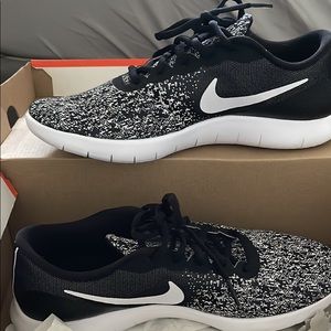 Women’s Nike shoes